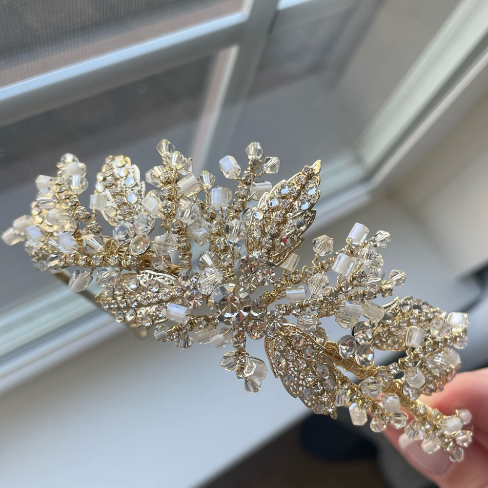 Gold Beaded Floral Hair Comb - Elegant Bridal Hair Accessory